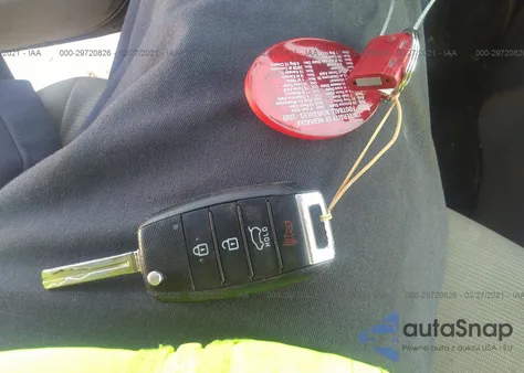 2015 Kia Sedona Lx из США, поврежденный, VIN KNDMB5C16F6027688